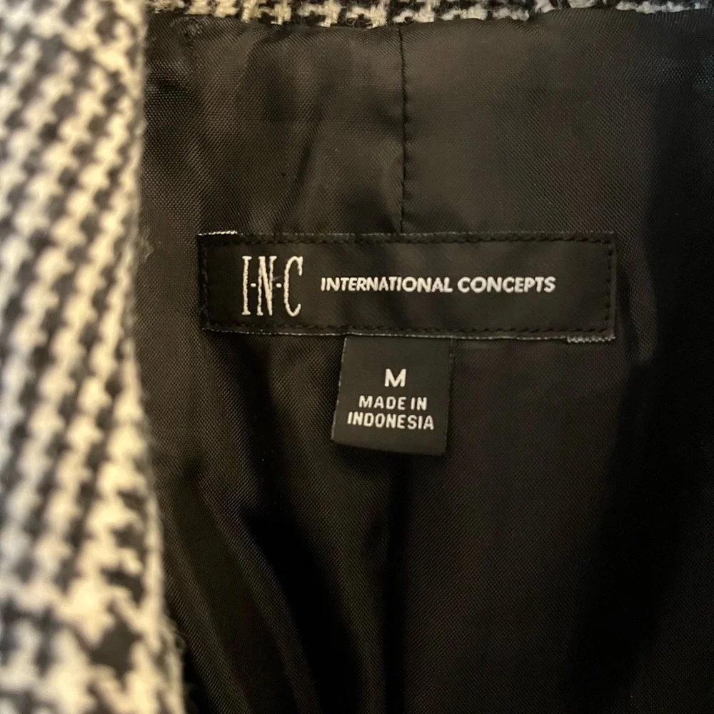 Women’s Coat - Picture 3 of 4